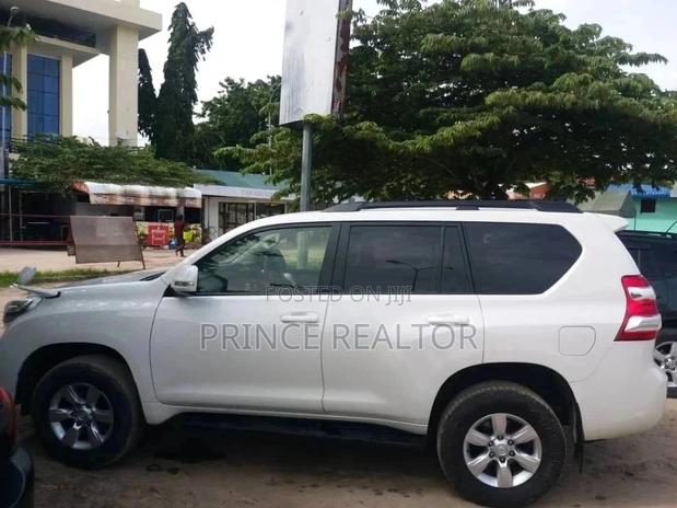 Toyota Land Cruiser 2010 White