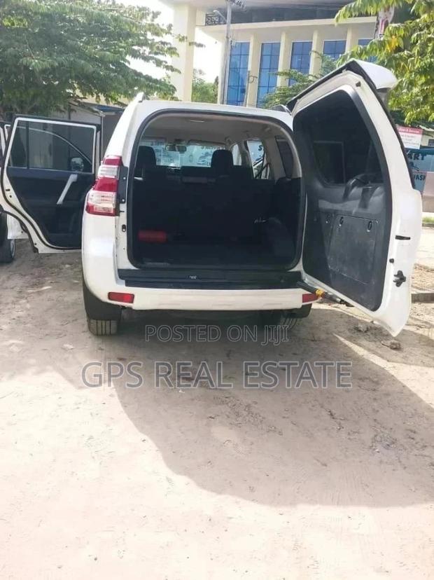 Toyota Land Cruiser 2016 White