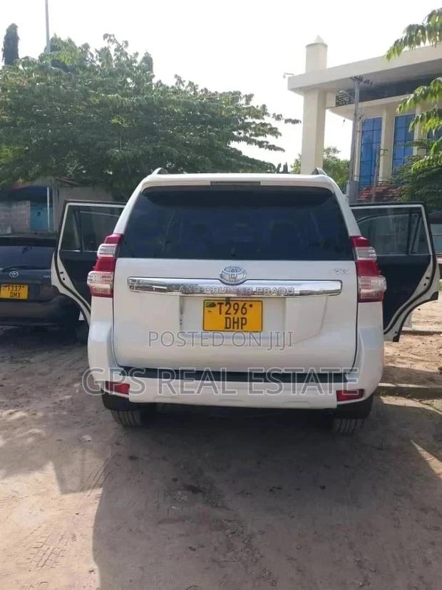 Toyota Land Cruiser 2016 White