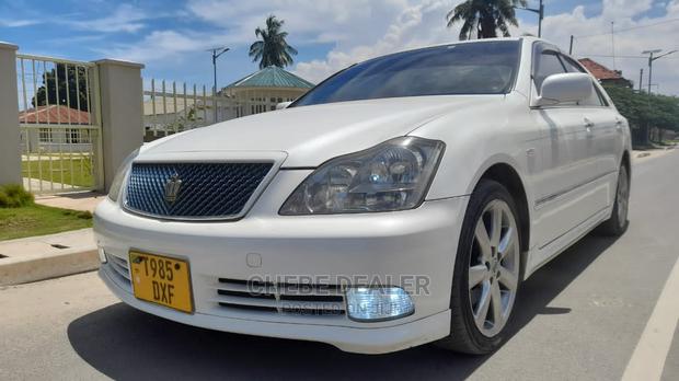 Toyota Crown 2004 White