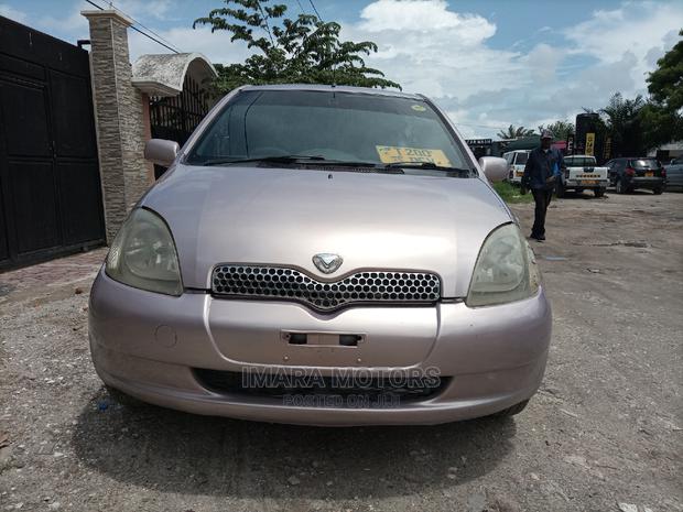 Toyota Vitz 2002 Pink