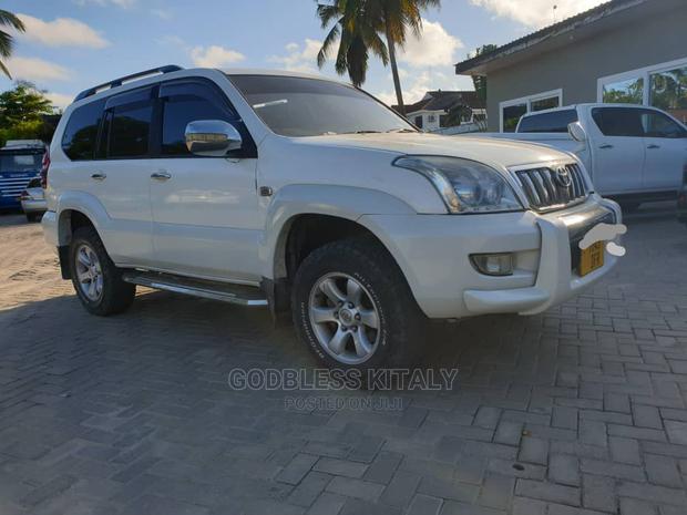 Toyota Land Cruiser 2005 White