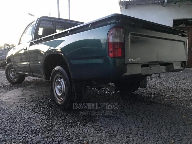 Toyota Hilux 2000 Green
