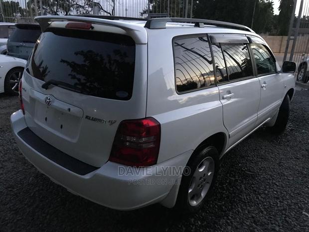 Toyota Kluger 2004 White