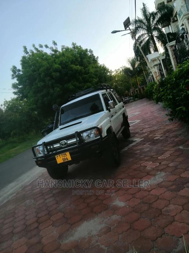 Toyota Land Cruiser 2005 Silver