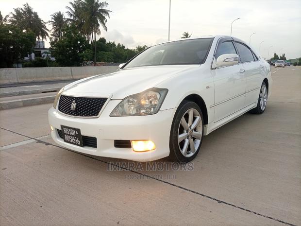 Toyota Crown 2007 White