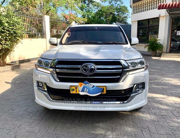 Toyota Land Cruiser 2018 4.5 V8 VXR White