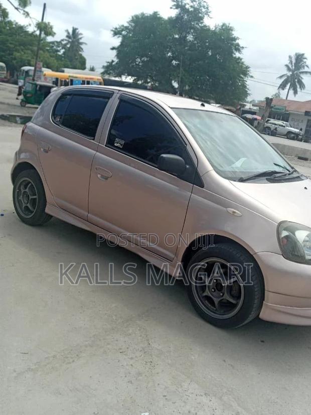 Toyota Vitz 2004 Pink