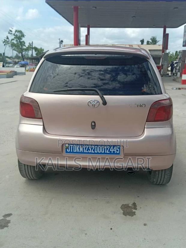 Toyota Vitz 2004 Pink