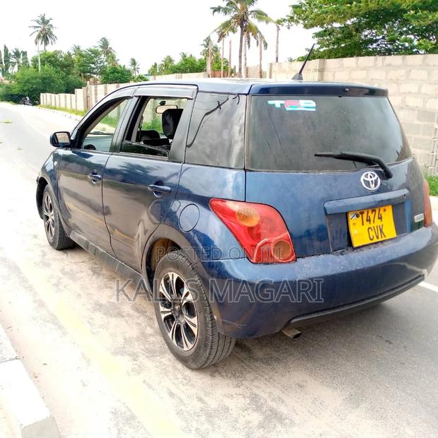 Toyota IST 2004 Blue
