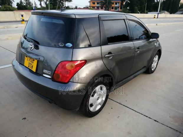 Toyota IST 2005 Gray