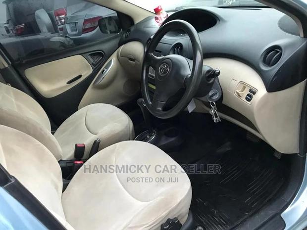 Toyota Vitz 2004 Blue