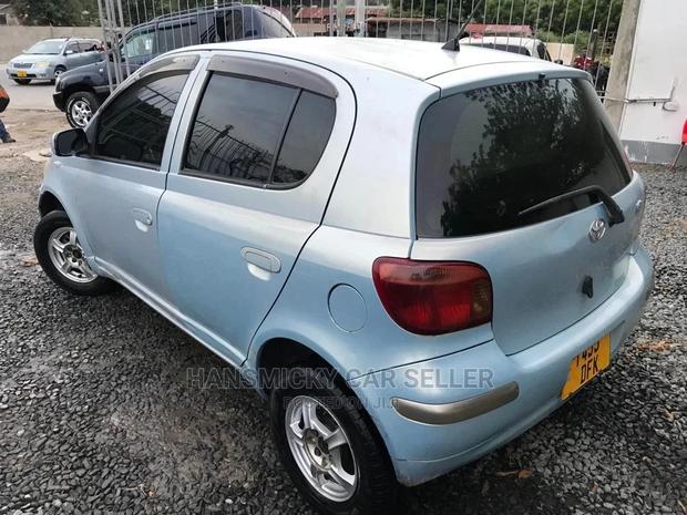 Toyota Vitz 2004 Blue