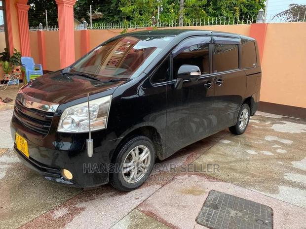Toyota Noah 2008 Black