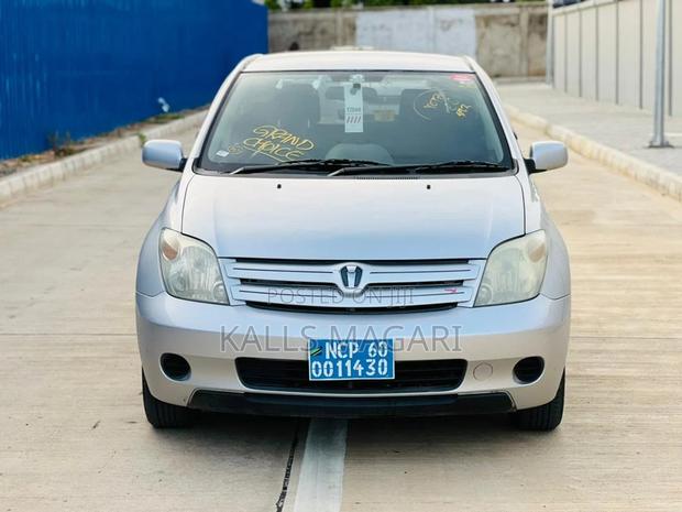 Toyota IST 2003 Silver