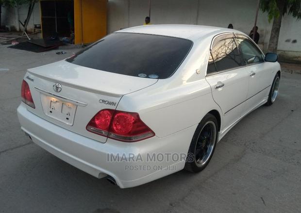 Toyota Crown 2004 White