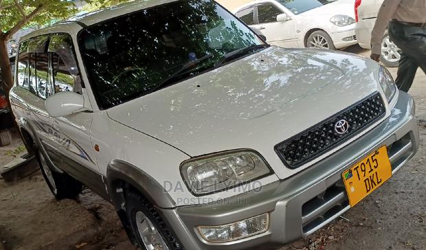 Toyota RAV4 1999 Pearl