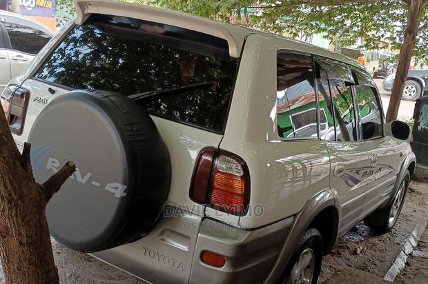 Toyota RAV4 1999 Pearl