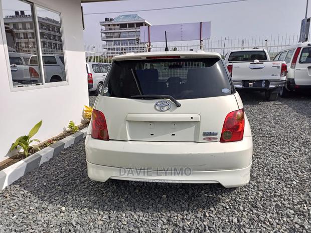 Toyota IST 2002 Pearl