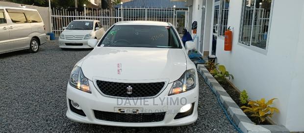 Toyota Crown 2009 White