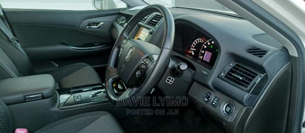 Toyota Crown 2009 White