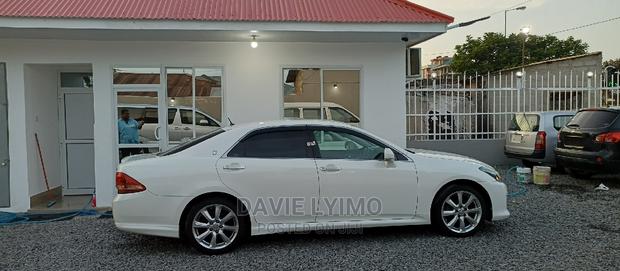 Toyota Crown 2009 White