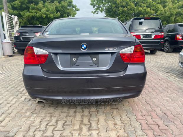 BMW 320i 2005 Black