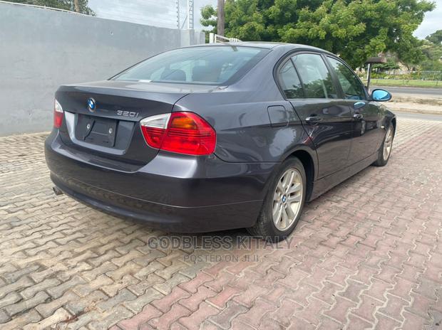 BMW 320i 2005 Black