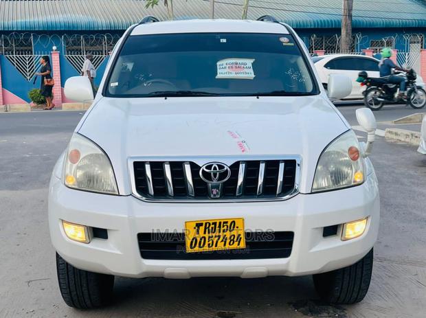 Toyota Land Cruiser Prado 2005 White