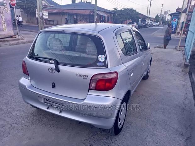 Toyota Vitz 2001 Silver
