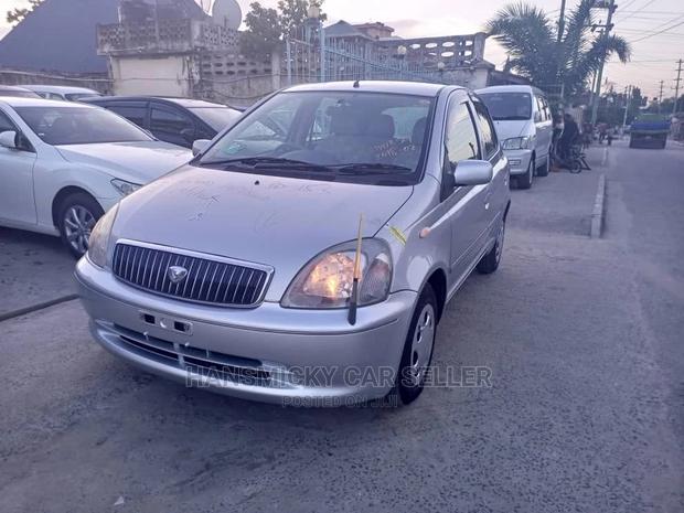 Toyota Vitz 2001 Silver