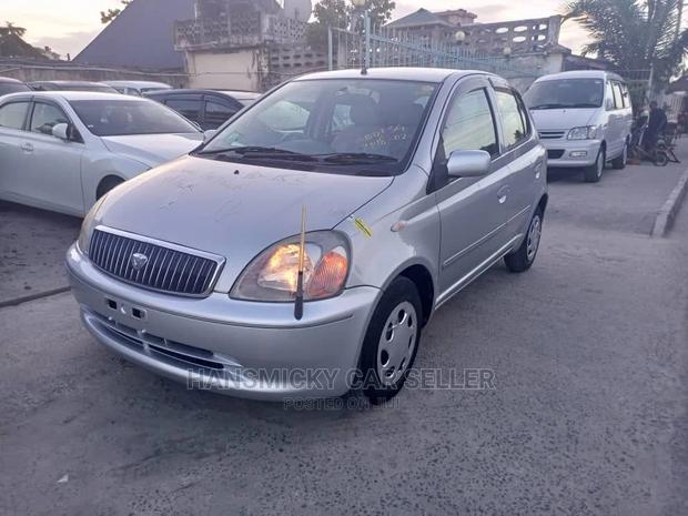 Toyota Vitz 2001 Silver