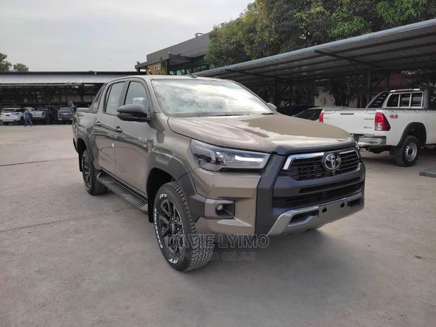 Toyota Hilux 2021 Gray