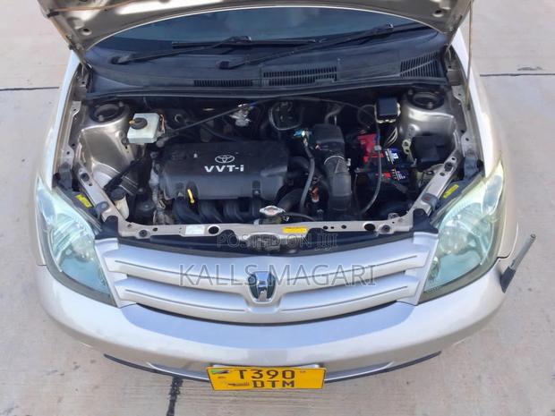 Toyota IST 2004 Silver