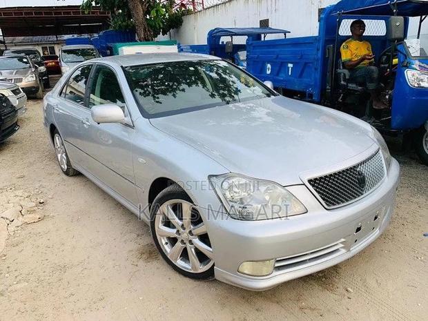 Toyota Crown 2006 Silver