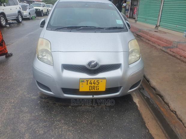 Toyota Vitz 2005 Silver