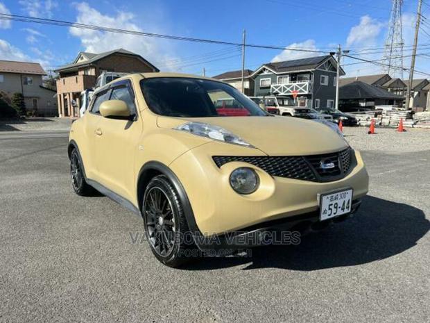 Nissan Juke 2010 Yellow
