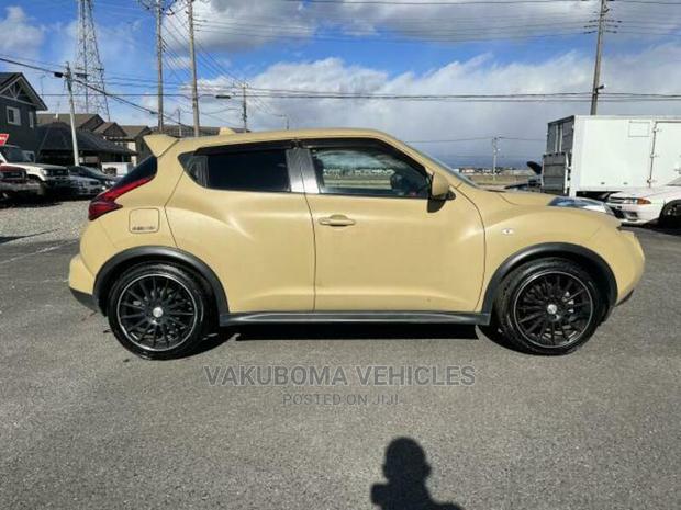 Nissan Juke 2010 Yellow