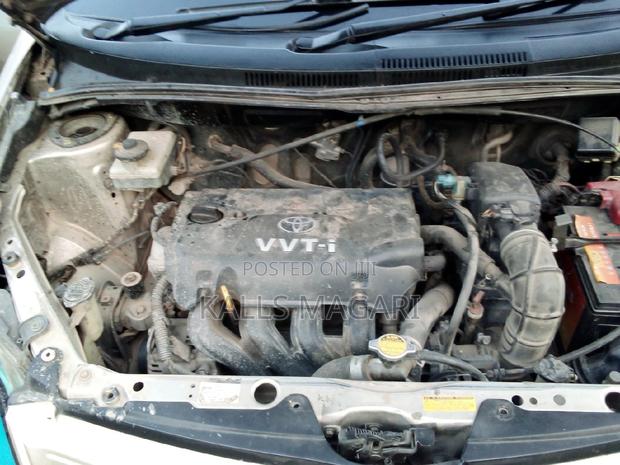 Toyota IST 2004