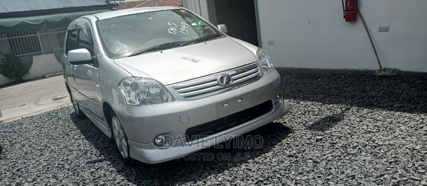 Toyota Raum 2008 Silver