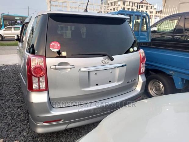 Toyota Raum 2008 Silver