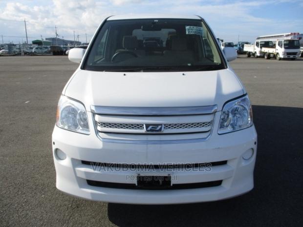 Toyota Noah 2005 Pearl