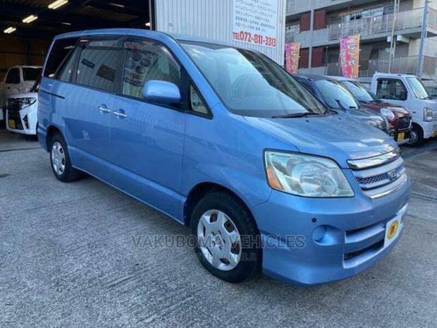 Toyota Noah 2006 Blue