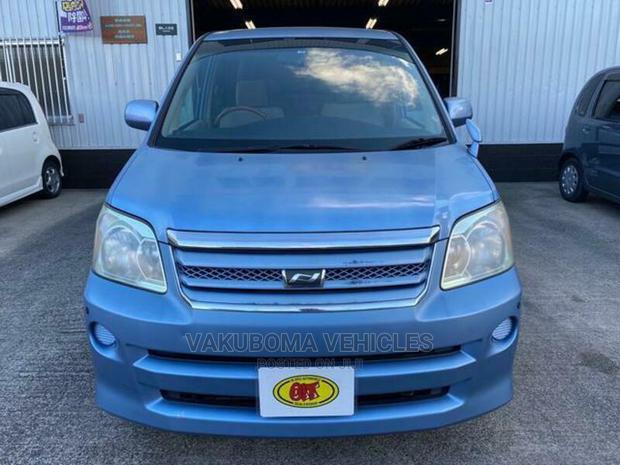 Toyota Noah 2006 Blue