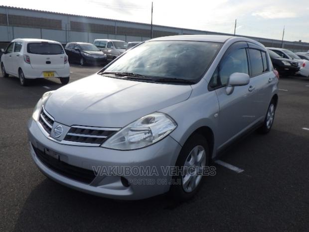 Nissan Tiida 2011 Silver