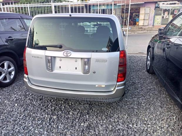 Toyota Succeed 2002 Silver