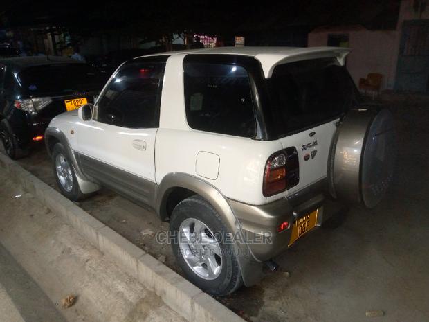 Toyota RAV4 1998 White