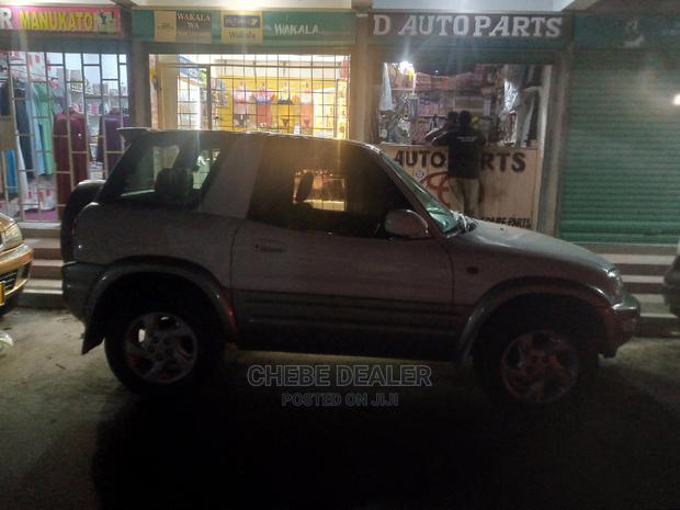 Toyota RAV4 1998 White