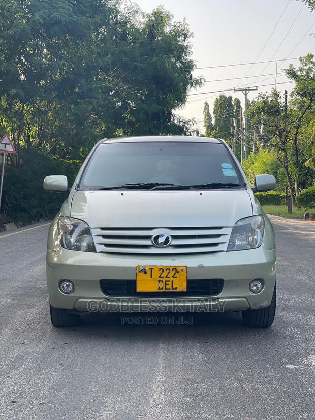 Toyota IST 2006 Gold