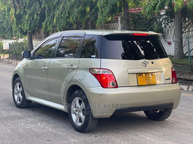 Toyota IST 2006 Gold